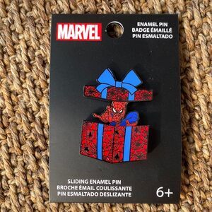 Spiderman loungefly disney marvel pin